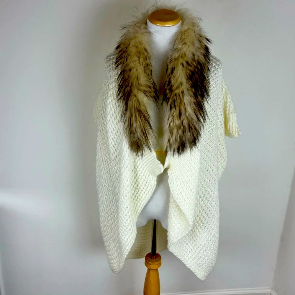 Linda Richards White Cardigan with Faux Fur Collar